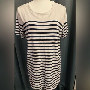 Liz Claiborne Studio Blue Stripped top made of Rayon/spandex Size L Pre loved